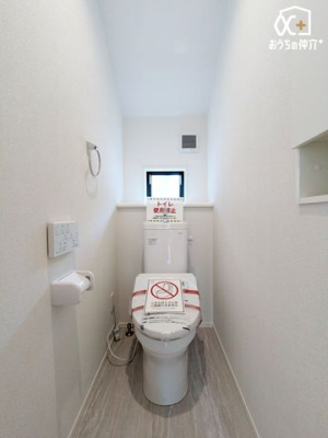 �g�C�� 1�K��2�K�ɂ��ꂼ��g�C����ݒu�B���̃o�^�o�^���鎞�ԑтɂ����ݍ������ƂȂ����K�ɂ��g�����������܂��ˁB