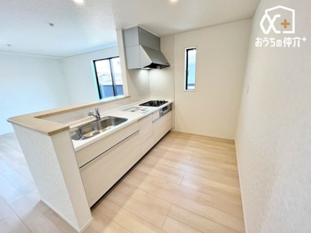 �L�b�`�� �����g���L�b�`�������炱���A�H���̏������y�������ԂɁA�Z�������ł��X���[�Y�ɖ��ʂȂ���Ƃł���A���������ȒP�ɂł���ȂǁA�������y��������L�b�`���X�y�[�X�ł��B