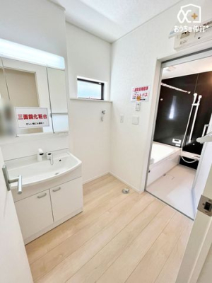 ���ʑ�E���ʏ� �O�ʋ��^�C�v�̐��ʉ��ϑ�ł��B�O�ʋ��^�C�v�̐��ʉ��ϑ�͎g�����肪�ǂ��A�ׂ����������[�ł��܂��B���[�I������X�b�L���Еt�����ʏ��ł��B