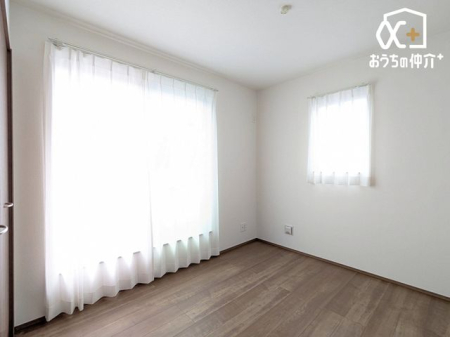 �q������ �q�������ɃI�X�X���ȗm���̗l�q�ł��B�o���R�j�[�ɖʂ��Ă��邽�ߊ��C�����₷���B���邳���\���Ȃ������ł��B