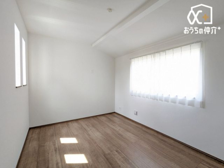 ���̑� �Q�ʍ̌��Ŗ��邳������܂��B�q���������A�d���̃X�y�[�X�ɂ��œK�ł��B