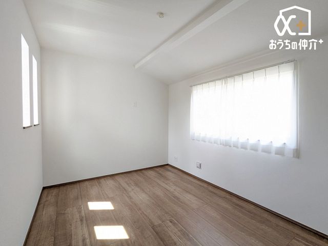 ���̑� �Q�ʍ̌��Ŗ��邳������܂��B�q���������A�d���̃X�y�[�X�ɂ��œK�ł��B