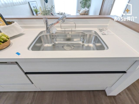 �L�b�`�� �������̂���s�J�s�J�̃X�e�����X�V���N�͍L���č�Ƃ��₷�����B�V���v���Ȑ������D��ۂŁA�����̐􂢕������K�ɂȂ肻���B���|���ȒP�����ŁA�Ǝ��̌������オ��A�L�b�`���ɗ����Ԃ����S�n�悭�Ȃ�܂��ˁB