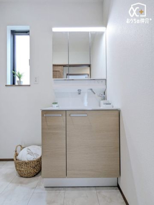 ���ʑ�E���ʏ� �O�ʋ��^�C�v�̐��ʉ��ϑ�ł��B�O�ʋ��^�C�v�̐��ʉ��ϑ�͎g�����肪�ǂ��A�ׂ����������[�ł��܂��B���[������X�b�L���Еt�����ʏ��ł��B