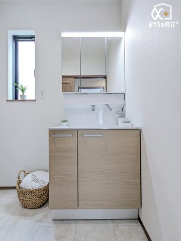 ���ʑ�E���ʏ� �O�ʋ��^�C�v�̐��ʉ��ϑ�ł��B�O�ʋ��^�C�v�̐��ʉ��ϑ�͎g�����肪�ǂ��A�ׂ����������[�ł��܂��B���[������X�b�L���Еt�����ʏ��ł��B