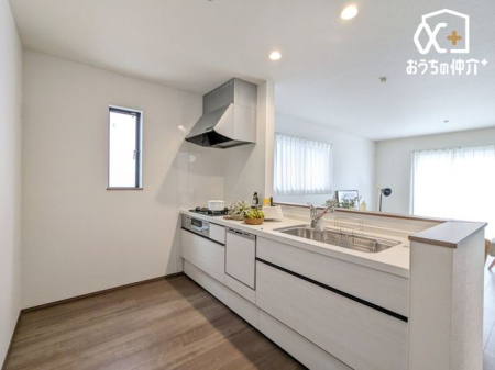 �L�b�`�� �L�b�`������̓��r���O�S�̂����n����Ԏ��ł��B���q�l���V�ԗl�q�������Ȃ���̂�������_�C�j���O�e�[�u���Ŋw�K���邨�q�l�ɂ�����ƃA�h�o�C�X���ł���݌v�ł��B