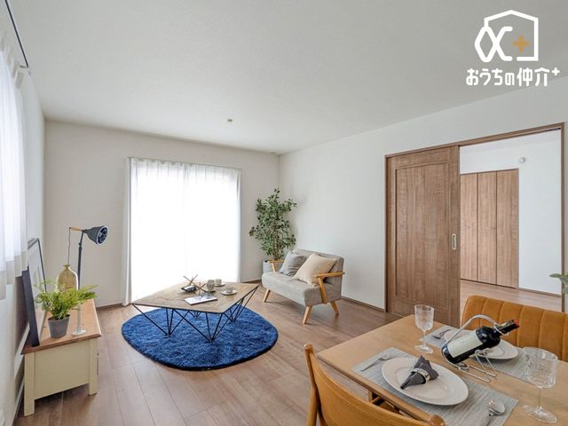 ���r���O ������̑傫�ȑ����炽���Ղ�z�����������ޖ��邢���r���O�B�Ƒ��c���⃊���b�N�X�^�C���ɍœK�ȊJ�������ӂ���Ԃł��B