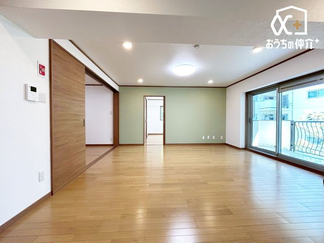 ���r���O ������̑傫�ȑ����炽���Ղ�z�����������ޖ��邢���r���O�B�Ƒ��c���⃊���b�N�X�^�C���ɍœK�ȊJ�������ӂ���Ԃł��B