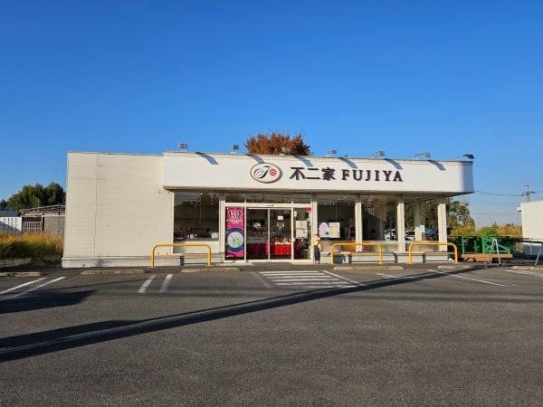 ���ӊ� �s��� ����k��X �k��28���B�c�Ǝ���10:00�`20:00�B�s��x�B�m�َq�̔��Ƌi���B 2210m