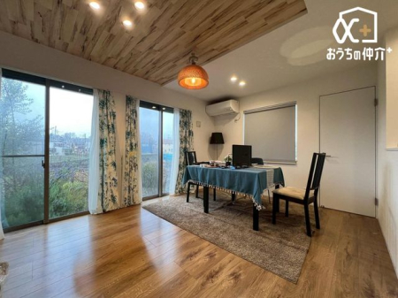 ���r���O �Z�܂��̒��S�ł���A21�������̊J�����̂��郊�r���O�͉Ƒ��c�R���Ԃ���b���e�݂܂����{�摜��CG���H�����摜�Ō����Ƃ͈قȂ�ꍇ���������܂�