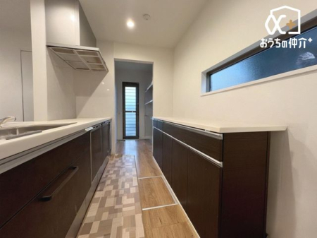 �L�b�`�� �L�b�`���ƃZ�b�g�̃J�b�v�{�[�h�t���̃L�b�`���B���ɂ͑�e�ʂ̃p���g���[������܂����{�摜��CG���H�����摜�Ō����Ƃ͈قȂ�ꍇ���������܂�