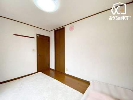 �q������ �q�������ɃI�X�X���ȗm���̗l�q�B�N���[�[�b�g���t���Ă��邽�߁A���q�l�̕׋�����E�ߗޓ����֗��Ɏ��[�\�ł��B