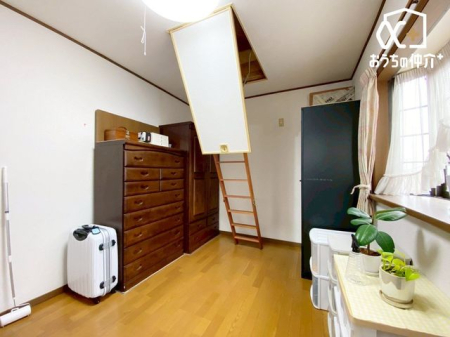 �Q�� �����������炩���������ގ�Q���B�����������ؖڂƔ��ǂ��S�n�悭�A���[�[���B�x�b�h��f�X�N���u����L���ŁA�Â��Ȏ��Ԃ���ވꎺ�B���͑u�₩�ȕ����ʂ�A��͂������x���ł��܂��B