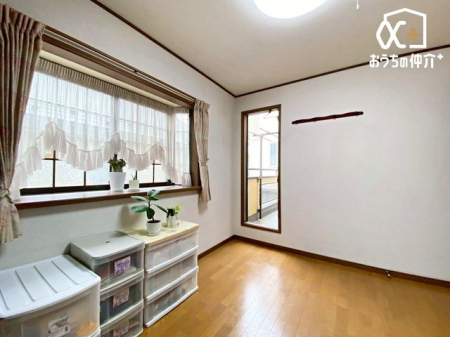 �Q�� �Q���ɃI�X�X���ȗm���̗l�q�ł��B���������[���t���Ă���A�Q��E�ߗނ����łȂ��A�V�[�Y���I�t�̂��̂��L�x�Ɏ��[�\�ȐQ���ł��B