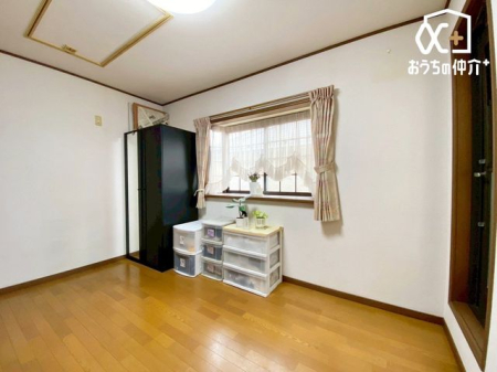 �Q�� �����������炩���������ގ�Q���B�����������ؖڂƔ��ǂ��S�n�悭�A���[�[���B�x�b�h��f�X�N���u����L���ŁA�Â��Ȏ��Ԃ���ވꎺ�B���͑u�₩�ȕ����ʂ�A��͂������x���ł��܂��B