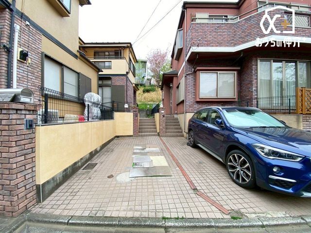  �J�[�X�y�[�X�̗l�q�B�Ԓʂ�̏��Ȃ��O�ʓ��H�ł��Ԃ̏o����������N���N�ł��B