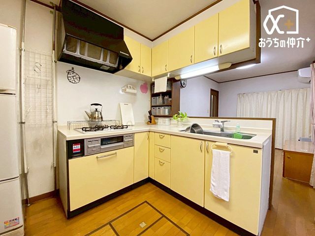 �L�b�`�� �L�b�`������̓��r���O�S�̂����n����Ԏ��ł��B���q�l���V�ԗl�q�������Ȃ���̂�������_�C�j���O�e�[�u���Ŋw�K���邨�q�l�ɂ�����ƃA�h�o�C�X���ł���݌v�ł��B