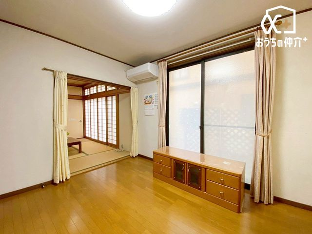 ���r���O �����݂̂���i�`�������e�C�X�g��LDK�B�̂�т肭�낮�\�t�@��A���H�����y���ރ_�C�j���O��u���Ă��C�ɓ���̃����b�N�X��ԂɁB