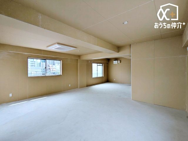 ���̑����� ���邭�A�J�����̂��镨���ł��B