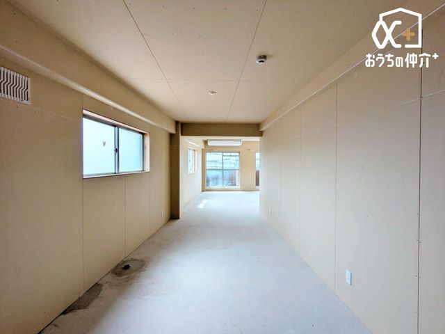 ���̑����� �ߗׂɂ́A���������{�݂��[�����������֐����ǍD�ł��B