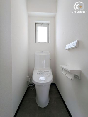 �g�C�� �������̂��邷������Ƃ����g�C���B�����g���ꏊ�����炱���A�������₨�|�����ȒP�ȃV���v���ȃf�U�C���ł��B�����t���Ȃ̂ŁA�펞���C���ł��A�C�ɂȂ鉘���J�r�̔�����}�����܂��ˁI