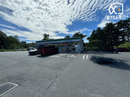 ���ӊ� �t�@�~���[�}�[�g���������X �k��12���B24���ԉc�ƂȂ̂ŁA�}�Ȃ��������ɂ��֗��ł��B���H����y�����p�i��̔����Ă���܂��B���ԏ�G�L 920m