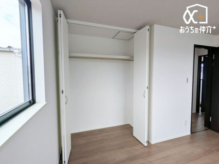 ���[ �������[�͂�����s�N���[�[�b�g�t�t���̂������ł��B�ߗށE���E�X�q�E�A�N�Z�T���[��G�߉Ɠd�Ȃǂ��܂Ƃ߂Ď��[�ł��A�������̍L���X�y�[�X���������A��������Ƃ�����Ԃ��ۂ���܂��B