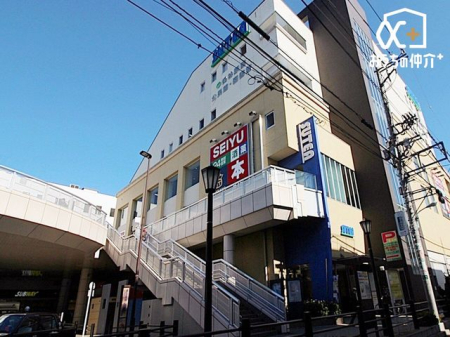 ���ӊ� ���F�ےJ�X �k��8���B24���ԉc�Ɓ@�����r�ܐ� �ےJ�w�����֗̕��ȃX�[�p�[�@4�K�ɂ͐}���ف@5�K�ɂ͌����ق������Ă���܂��B 600m