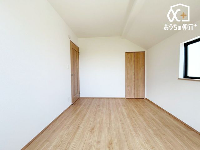 ���̑����� 2�K�U���̗l�q�ł��B�t�@�~���[�N���[�[�b�g�̂悤�Ɏ��[�̂������Ƃ��Ă������p�ł��܂��B