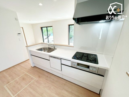 �L�b�`�� �����ɒ������ł��Ă��������͂��ǂ�3���R�����̃L�b�`���ł��B�������͖����̂��ƂȂ̂Ō����ǂ����������ł���̂͊������ł��ˁB