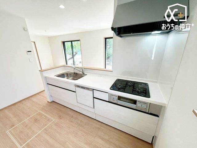 �L�b�`�� �����ɒ������ł��Ă��������͂��ǂ�3���R�����̃L�b�`���ł��B�������͖����̂��ƂȂ̂Ō����ǂ����������ł���̂͊������ł��ˁB