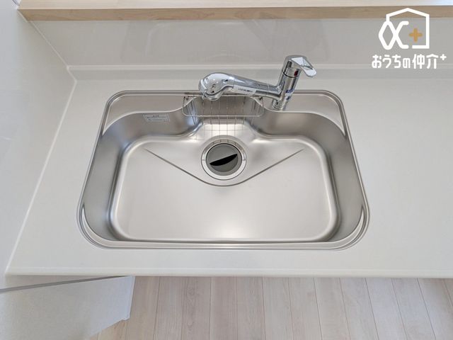 �L�b�`�� �������̂���s�J�s�J�̃X�e�����X�V���N�͍L���č�Ƃ��₷�����B�V���v���Ȑ������D��ۂŁA�����̐􂢕������K�ɂȂ肻���B���|���ȒP�����ŁA�Ǝ��̌������オ��A�L�b�`���ɗ����Ԃ����S�n�悭�Ȃ�܂��ˁB