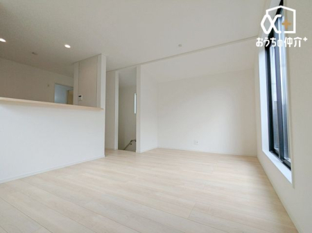 ���r���O ������̑傫�ȑ����炽���Ղ�z�����������ޖ��邢���r���O�B�Ƒ��c���⃊���b�N�X�^�C���ɍœK�ȊJ�������ӂ���Ԃł��B