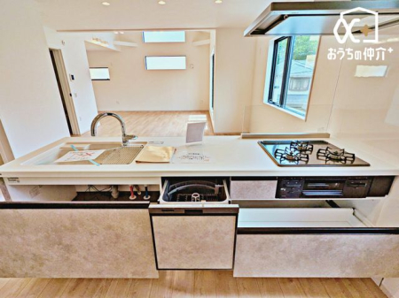 �L�b�`�� �����ɒ������ł��Ă��������͂��ǂ�3���R�����̃L�b�`���ł��B�������͖����̂��ƂȂ̂Ō����ǂ����������ł���̂͊������ł��ˁB