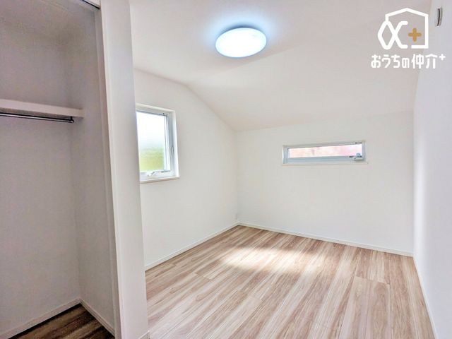 �q������ ���������锒�ǂƖؖڏ��̎q�ǂ������B���[�t�ŕЕt���ȒP�B�x�b�h�Ɗ���u���Ă�������������A�w�K���ɏW���ł��閾�邢��Ԃł��B�����͏��ւ⃊���[�g�w�K�X�y�[�X�Ƃ��Ă�����B���C���₷�����ŔN�����K�B