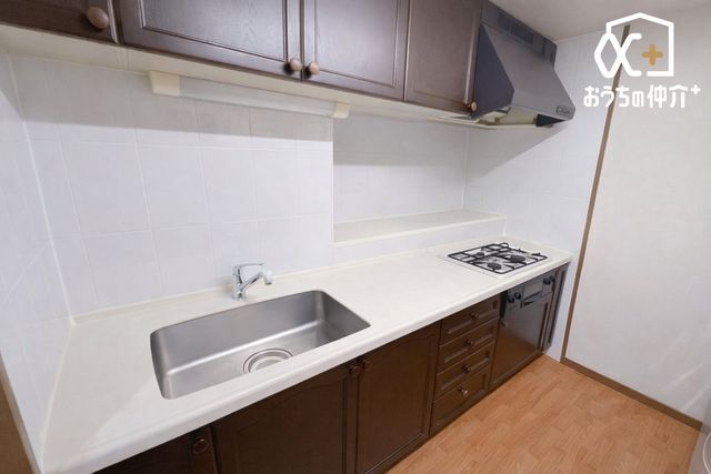 �L�b�`�� CG���H�ɂ��Ƌ�������s���Ă���܂��B