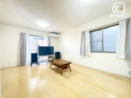 ���r���O �`Living�`�������������͋C��LDK�B�̂�т肭�낮�\�t�@��A���H�����y���ރ_�C�j���O�Z�b�g��u���Ă��������͂���܂���B