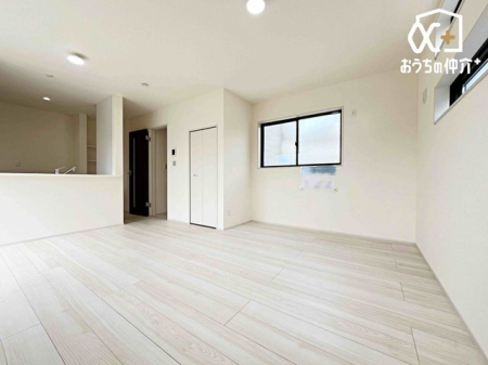 ���r���O �Ƒ��c���̎����߂����k�c�j�̗l�q�B�Ƒ������R�ƏW�܂肽���Ȃ�悤�ȁA�������Ƃ��낰���Ԃł��B���邢�z�˂����������ޖ����̋�ԁB