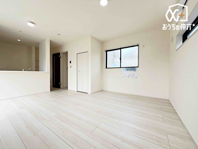 ���r���O �Ƒ��c���̎����߂����k�c�j�̗l�q�B�Ƒ������R�ƏW�܂肽���Ȃ�悤�ȁA�������Ƃ��낰���Ԃł��B���邢�z�˂����������ޖ����̋�ԁB