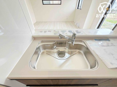 �L�b�`�� �L�X�Ƃ����V���N�̗l�q�ł��B�􂢕�������V���N�́A�����̐􂢕����y�������Ă���܂��B