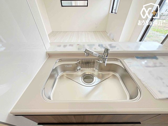 �L�b�`�� �L�X�Ƃ����V���N�̗l�q�ł��B�􂢕�������V���N�́A�����̐􂢕����y�������Ă���܂��B