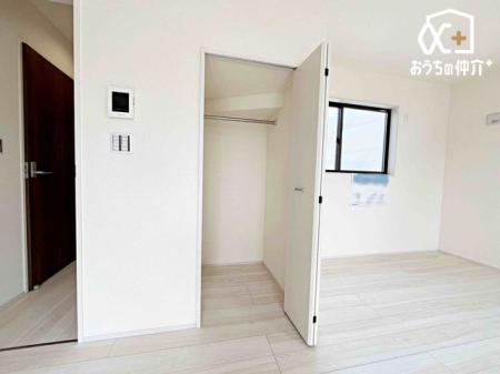 ���[ ���r���O�ɂ�����[�X�y�[�X�B�n���K�[�o�[�t�ŃR�[�g��J�o�������[�ł����r���O���U�炩��̂�h���܂��B