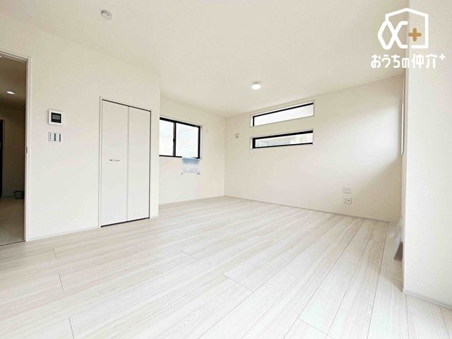 ���r���O �Ƒ��݂�Ȃ��u�₩�Ɍ��₩�ɉ߂�����悤�ɁA�D����������荞�񂾃��r���O�_�C�j���O�B�㎿�ȉ�����ɕ�܂��A���K�ŉ��₩�ȃv���C�x�[�g��Ԃł��B