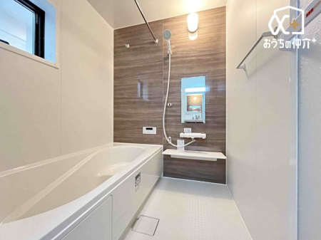 ���� ���������̂����ԂŃ����b�N�X�o�X�^�C���B�o�X�^�u�ɂ����Ċ����Ȃ���S�Ƒ̂����t���b�V���B����̔�������Ă���鐴�����̂���o�X���[���B