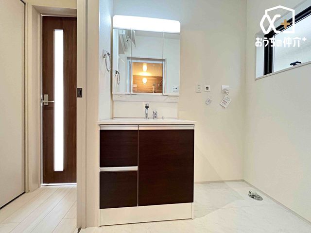 ���ʑ�E���ʏ� �O�ʋ��^�C�v�̐��ʉ��ϑ�ł��B�O�ʋ��^�C�v�̐��ʉ��ϑ�͎g�����肪�ǂ��A�ׂ����������[�ł��܂��B���[�I������X�b�L���Еt�����ʏ��ł��B