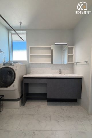 ���ʑ�E���ʏ� �����h���[���[���ɂ��Ȃ���ʒE�ߏ��B���͗p�r�ɂ���ăX���C�h���܂��B���{�摜�͉Ƌ��CG�ŏ������摜�ł��茻���Ƃ͈قȂ�ꍇ���������܂�