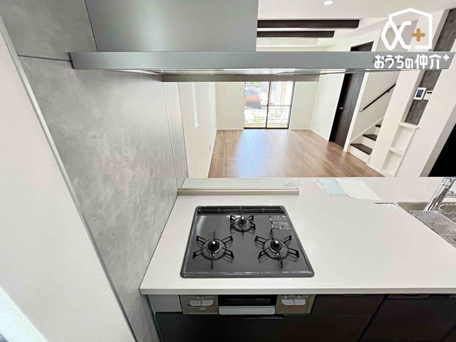 �L�b�`�� ������������O���R�����̗l�q�ł��B�u�߂�E�ύ��ޓ��̍�Ƃ������ɏo����R�����ł��B