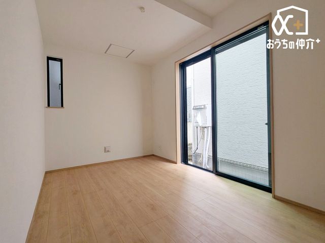 �Q�� �����������炩���������ގ�Q���B�����������ؖڂƔ��ǂ��S�n�悭�A���[�[���B�x�b�h��f�X�N���u����L���ŁA�Â��Ȏ��Ԃ���ވꎺ�B���͑u�₩�ȕ����ʂ�A��͂������x���ł��܂��B