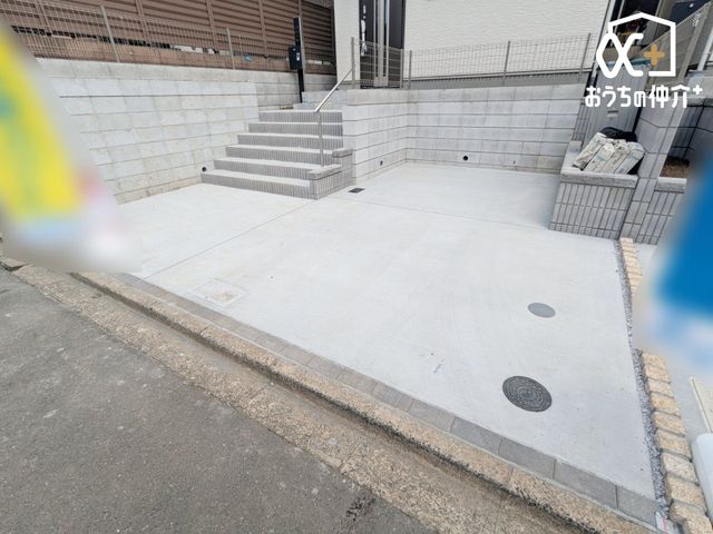  �J�[�X�y�[�X�̗l�q�B�Ԓʂ�̏��Ȃ��O�ʓ��H�ł��Ԃ̏o����������N���N�ł��B