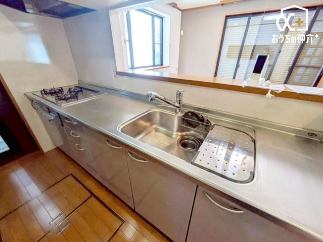 �L�b�`�� �`Kitchen�`�����g���L�b�`�������炱���A�H���̏������y�������ԂɁA�Z�������ł��X���[�Y�ɖ��ʂȂ���Ƃł���A���������ȒP�ɂł���ȂǁA�������y��������L�b�`���X�y�[�X�Ɏd�グ�܂����B